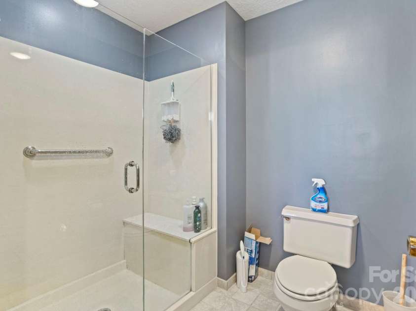 404 Browning Road, Hendersonville, NC 28791.  MLS# CAR4346525, YatesRealty ID 5140. 