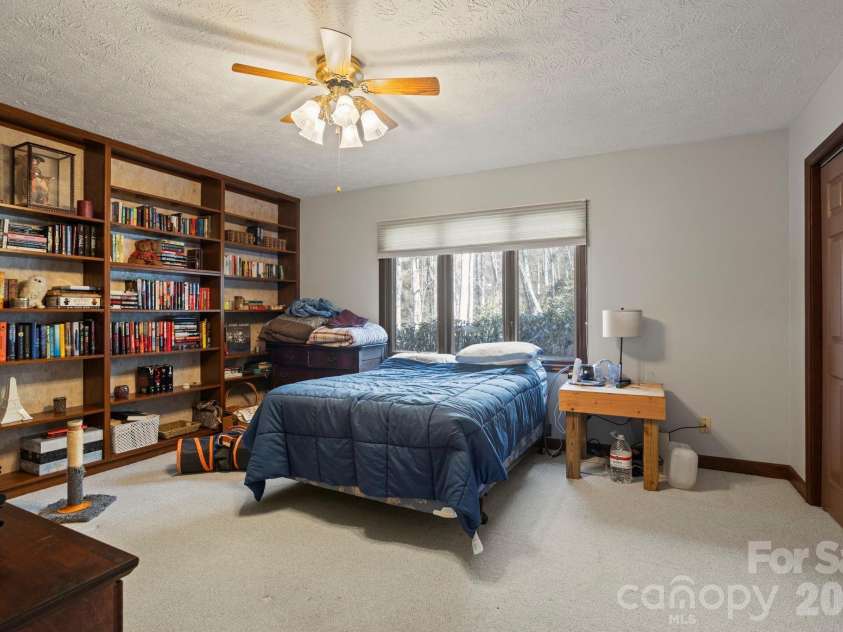 404 Browning Road, Hendersonville, NC 28791.  MLS# CAR4346525, YatesRealty ID 5140. 