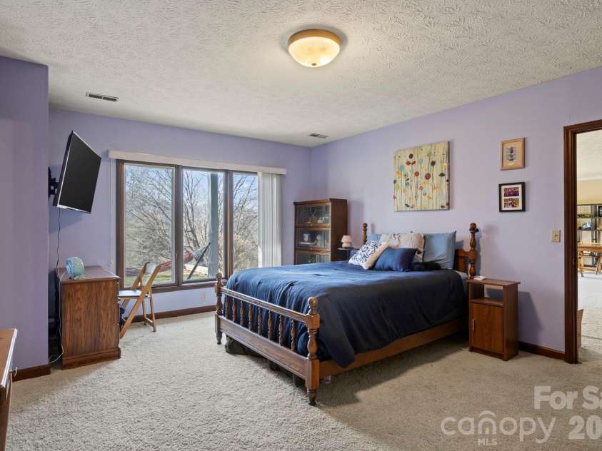 404 Browning Road, Hendersonville, NC 28791.  MLS# CAR4346525, YatesRealty ID 5140. 