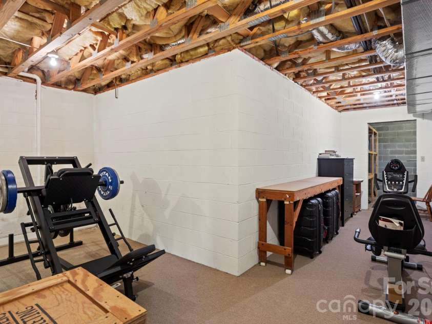 404 Browning Road, Hendersonville, NC 28791.  MLS# CAR4346525, YatesRealty ID 5140. 