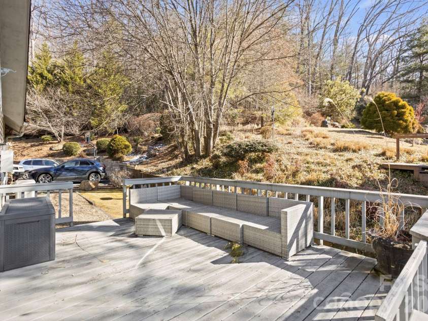 404 Browning Road, Hendersonville, NC 28791.  MLS# CAR4346525, YatesRealty ID 5140. 