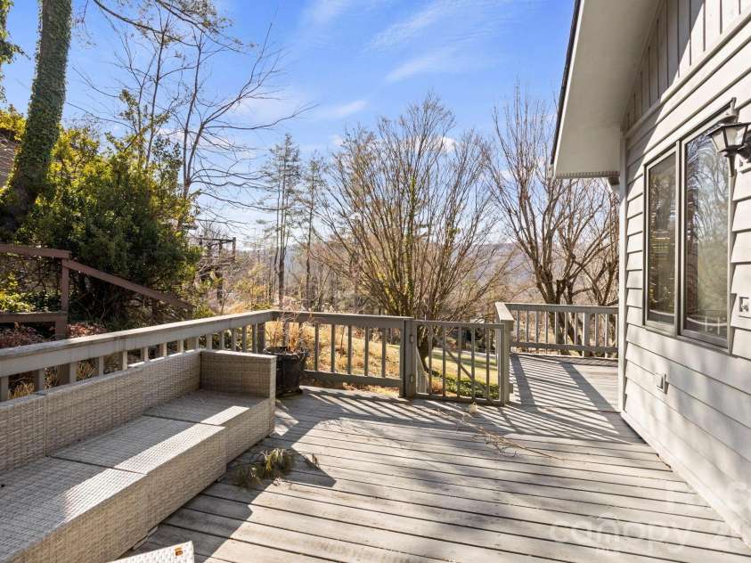 404 Browning Road, Hendersonville, NC 28791.  MLS# CAR4346525, YatesRealty ID 5140. 