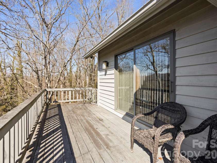 404 Browning Road, Hendersonville, NC 28791.  MLS# CAR4346525, YatesRealty ID 5140. 