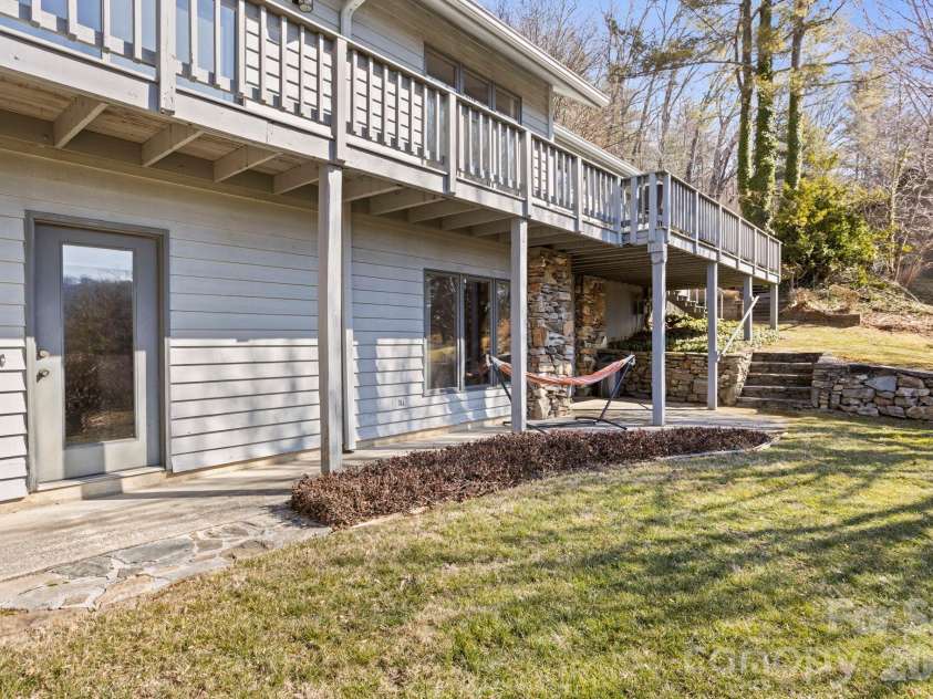404 Browning Road, Hendersonville, NC 28791.  MLS# CAR4346525, YatesRealty ID 5140. 