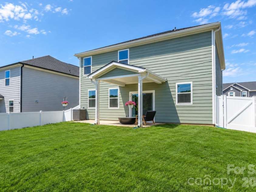 3018 Cunningham Farm Drive, Indian Trail, NC 28079.  MLS# CAR4425246, YatesRealty ID 51404. Fenced Backyard