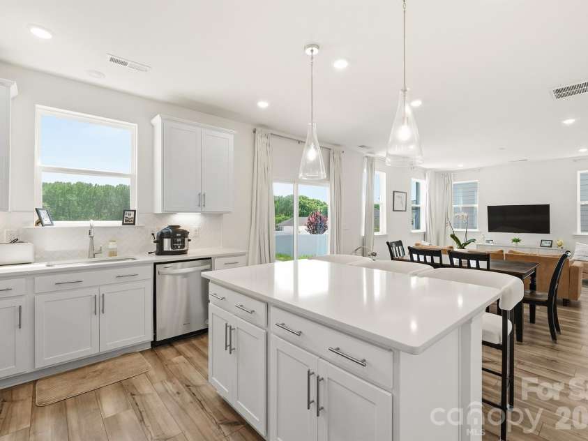 3018 Cunningham Farm Drive, Indian Trail, NC 28079.  MLS# CAR4425246, YatesRealty ID 51404. Quartz Counters