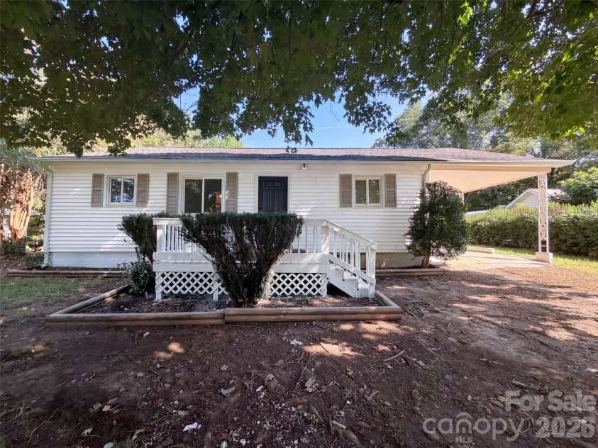 131 Highland Point Avenue, Harmony, NC 28634.  MLS# CAR4425894, YatesRealty ID 51405. 