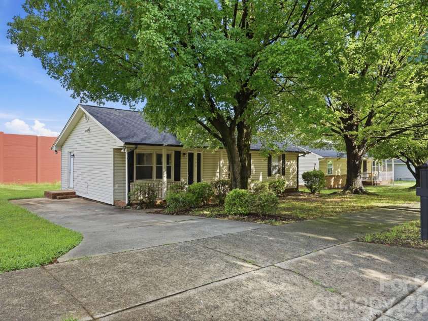 1501 Whisnant Street, Charlotte, NC 28206.  MLS# CAR4412296, YatesRealty ID 51408. 