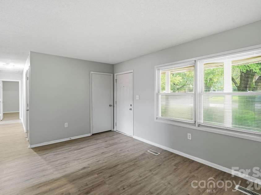 1501 Whisnant Street, Charlotte, NC 28206.  MLS# CAR4412296, YatesRealty ID 51408. 