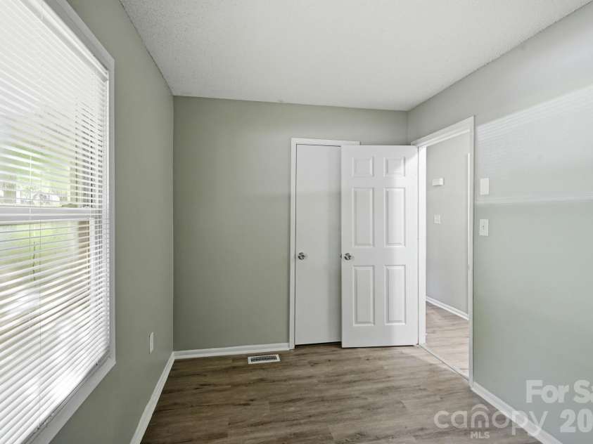 1501 Whisnant Street, Charlotte, NC 28206.  MLS# CAR4412296, YatesRealty ID 51408. 