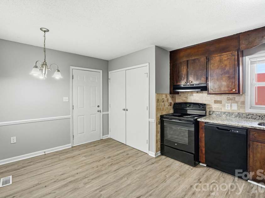 1501 Whisnant Street, Charlotte, NC 28206.  MLS# CAR4412296, YatesRealty ID 51408. 