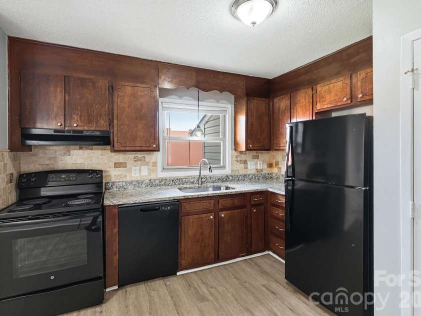 1501 Whisnant Street, Charlotte, NC 28206.  MLS# CAR4412296, YatesRealty ID 51408. 