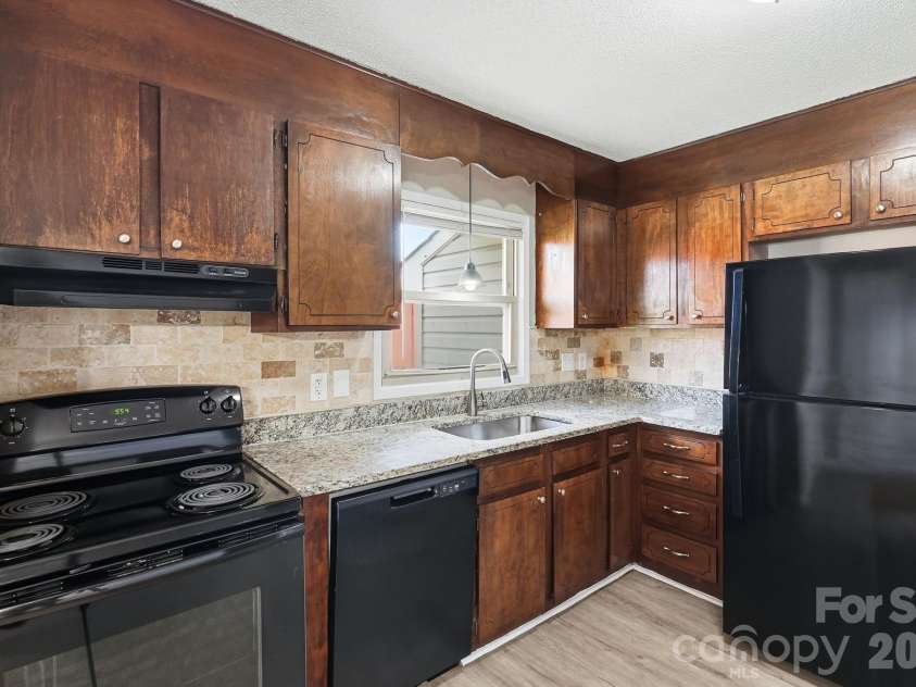 1501 Whisnant Street, Charlotte, NC 28206.  MLS# CAR4412296, YatesRealty ID 51408. 