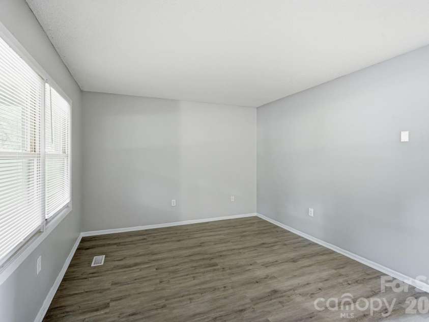 1501 Whisnant Street, Charlotte, NC 28206.  MLS# CAR4412296, YatesRealty ID 51408. 