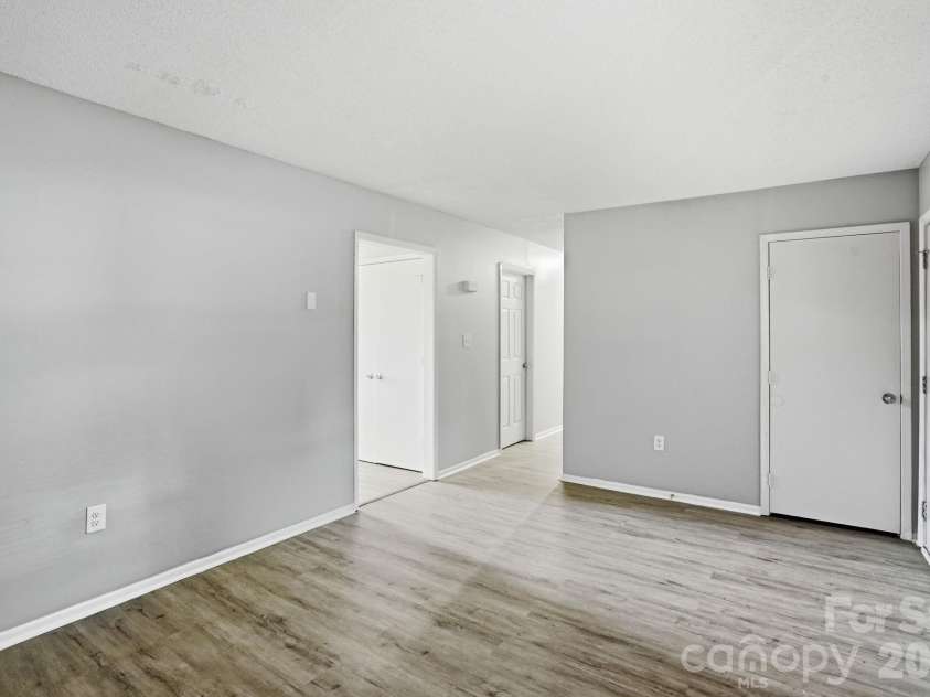 1501 Whisnant Street, Charlotte, NC 28206.  MLS# CAR4412296, YatesRealty ID 51408. 