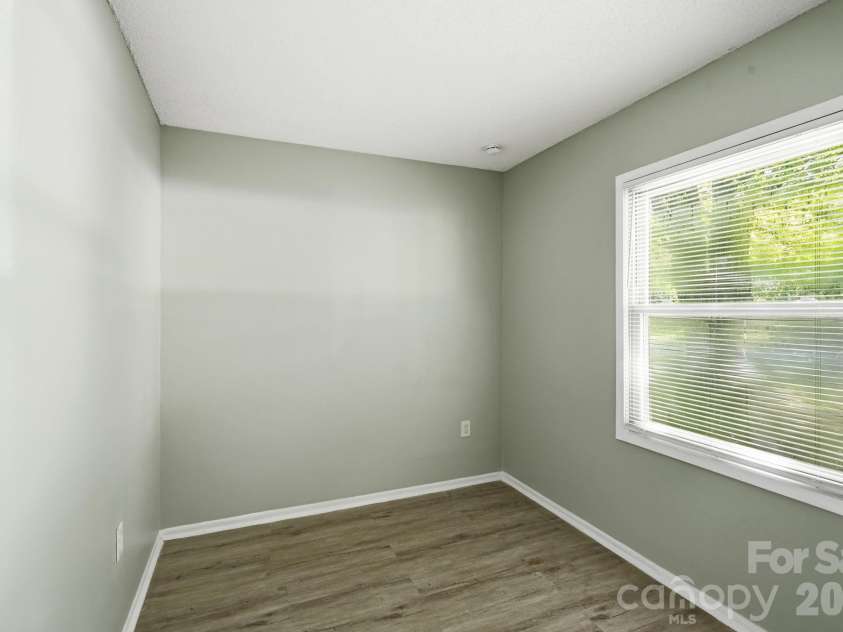 1501 Whisnant Street, Charlotte, NC 28206.  MLS# CAR4412296, YatesRealty ID 51408. 