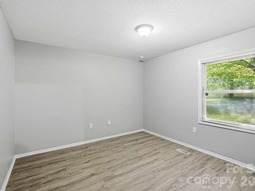 1501 Whisnant Street, Charlotte, NC 28206.  MLS# CAR4412296, YatesRealty ID 51408. 