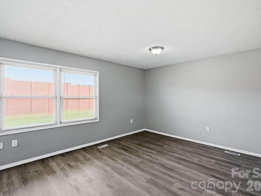 1501 Whisnant Street, Charlotte, NC 28206.  MLS# CAR4412296, YatesRealty ID 51408. 