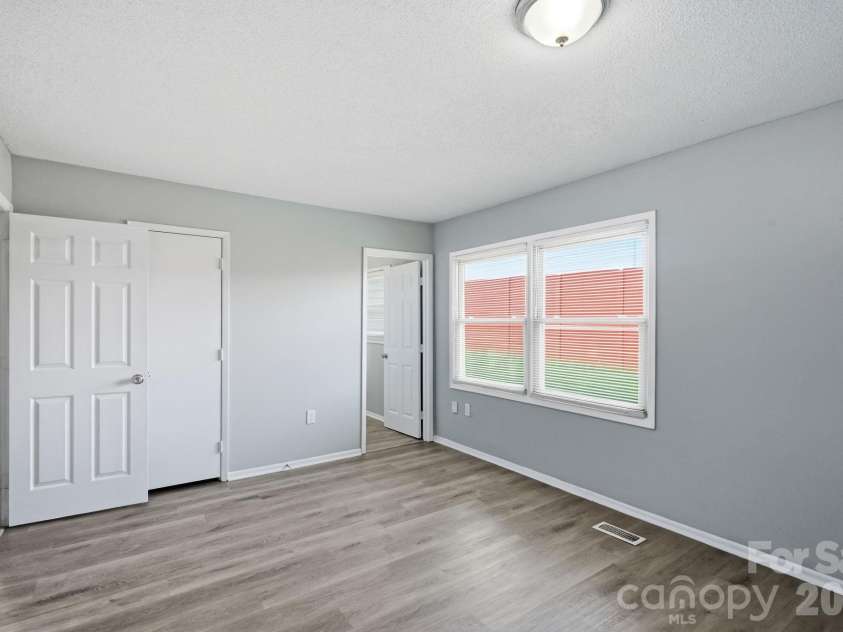 1501 Whisnant Street, Charlotte, NC 28206.  MLS# CAR4412296, YatesRealty ID 51408. 