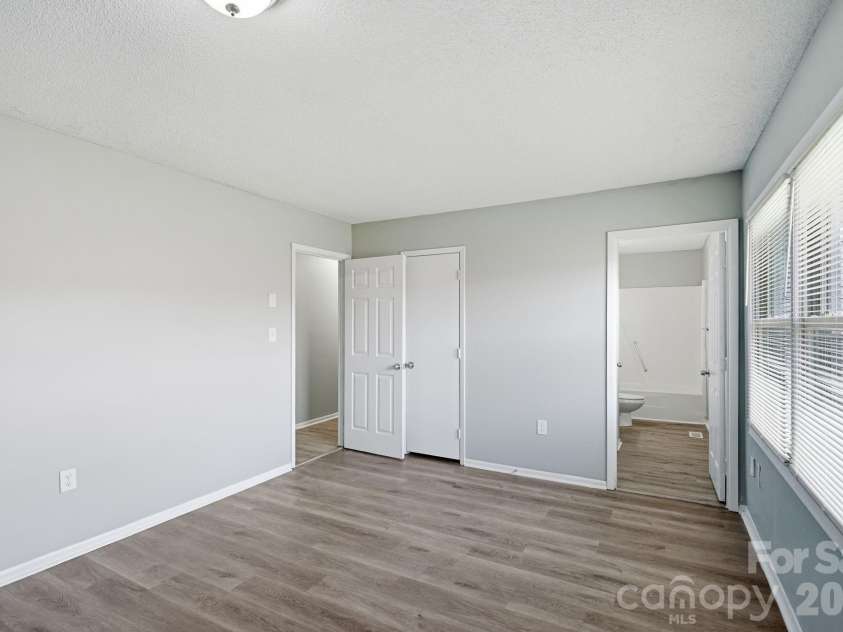 1501 Whisnant Street, Charlotte, NC 28206.  MLS# CAR4412296, YatesRealty ID 51408. 