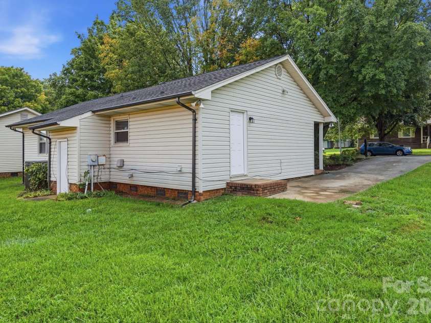 1501 Whisnant Street, Charlotte, NC 28206.  MLS# CAR4412296, YatesRealty ID 51408. 