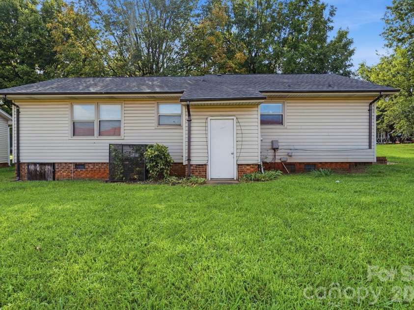 1501 Whisnant Street, Charlotte, NC 28206.  MLS# CAR4412296, YatesRealty ID 51408. 