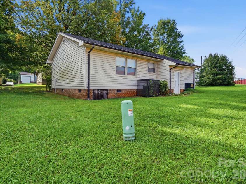 1501 Whisnant Street, Charlotte, NC 28206.  MLS# CAR4412296, YatesRealty ID 51408. 