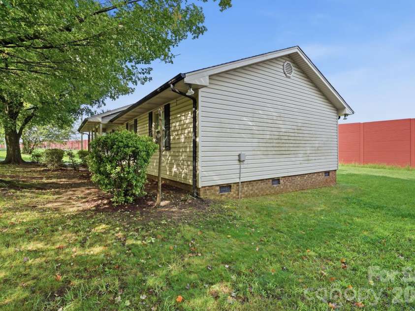 1501 Whisnant Street, Charlotte, NC 28206.  MLS# CAR4412296, YatesRealty ID 51408. 