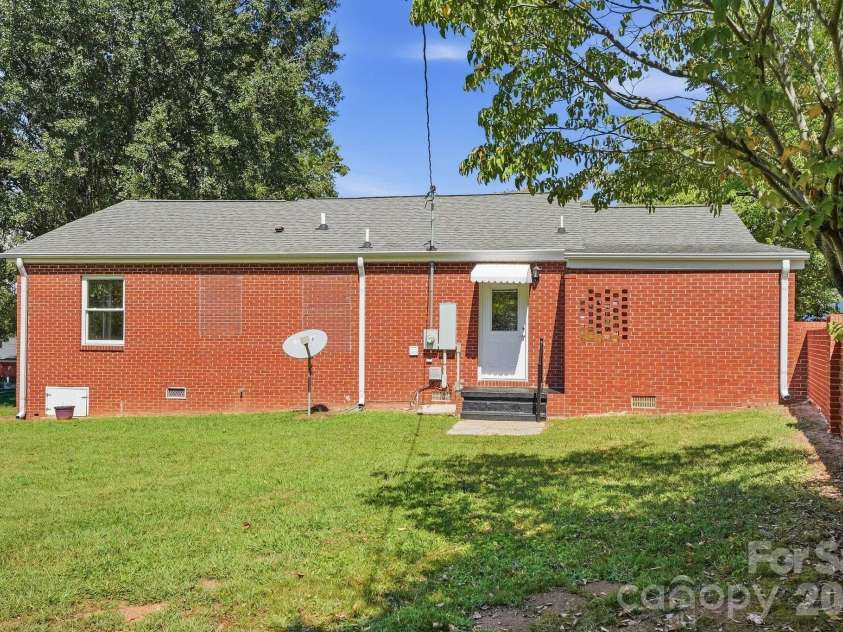 517 Battleground Road, Lincolnton, NC 28092.  MLS# CAR4425854, YatesRealty ID 51409. 