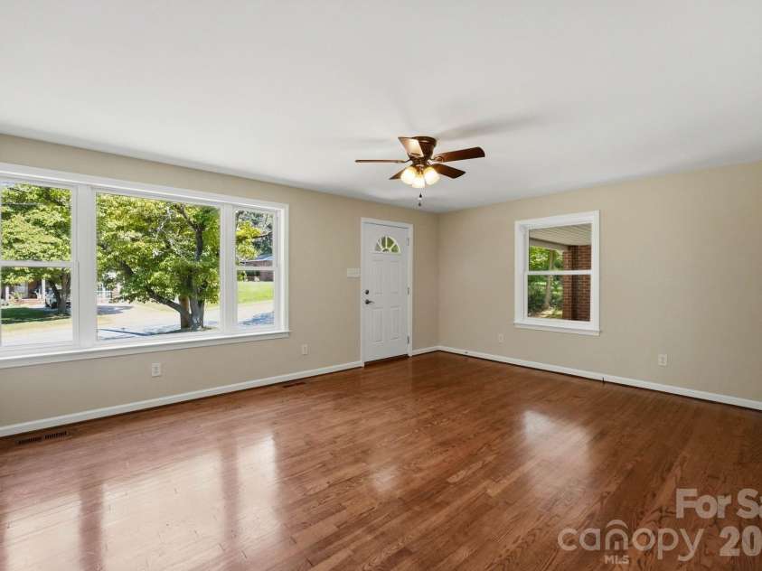 517 Battleground Road, Lincolnton, NC 28092.  MLS# CAR4425854, YatesRealty ID 51409. 