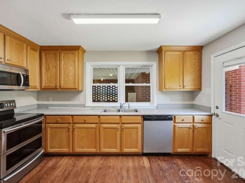 517 Battleground Road, Lincolnton, NC 28092.  MLS# CAR4425854, YatesRealty ID 51409. 