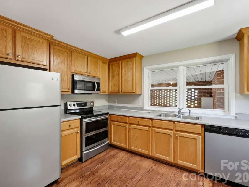 517 Battleground Road, Lincolnton, NC 28092.  MLS# CAR4425854, YatesRealty ID 51409. 
