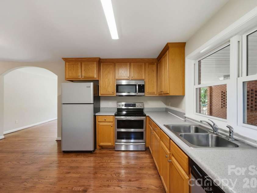 517 Battleground Road, Lincolnton, NC 28092.  MLS# CAR4425854, YatesRealty ID 51409. 