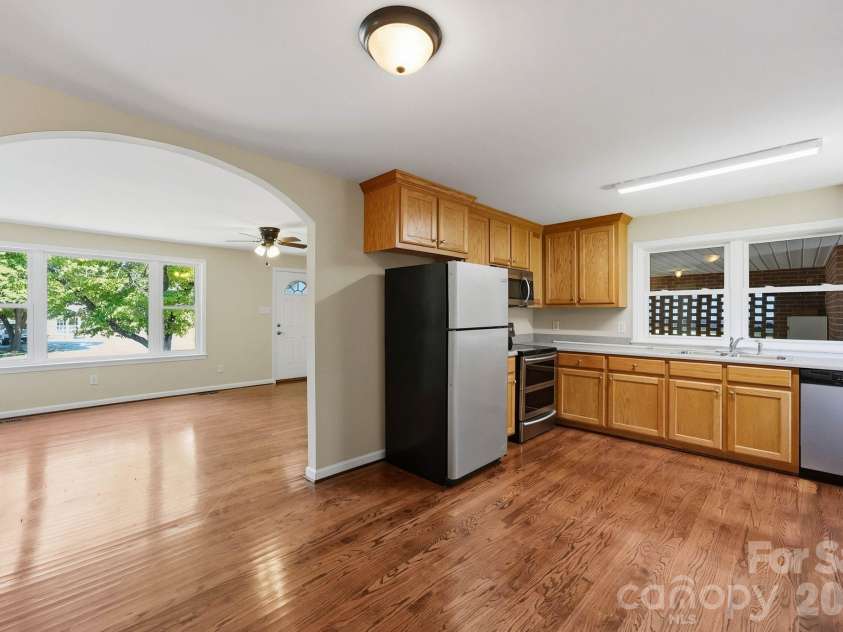 517 Battleground Road, Lincolnton, NC 28092.  MLS# CAR4425854, YatesRealty ID 51409. 