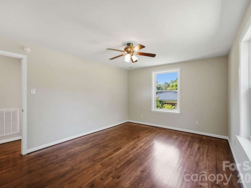 517 Battleground Road, Lincolnton, NC 28092.  MLS# CAR4425854, YatesRealty ID 51409. 