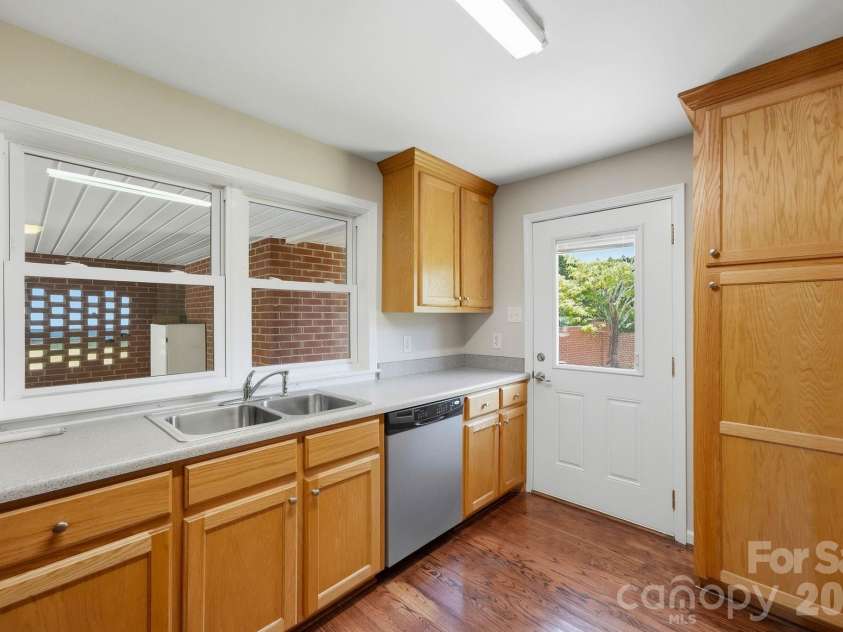 517 Battleground Road, Lincolnton, NC 28092.  MLS# CAR4425854, YatesRealty ID 51409. 