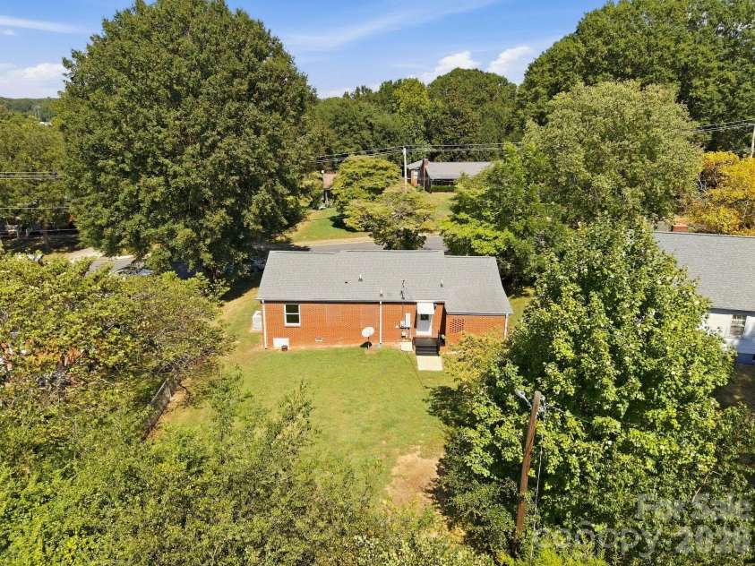 517 Battleground Road, Lincolnton, NC 28092.  MLS# CAR4425854, YatesRealty ID 51409. 