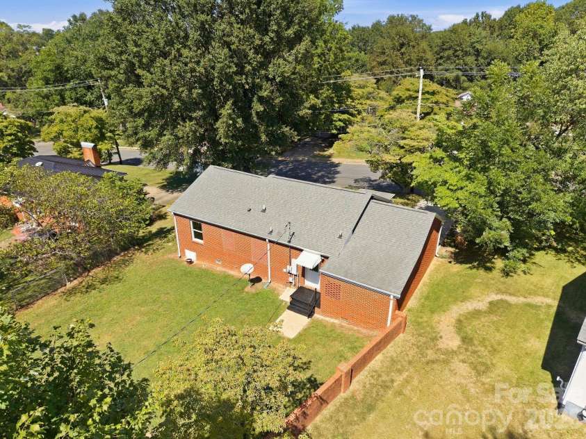 517 Battleground Road, Lincolnton, NC 28092.  MLS# CAR4425854, YatesRealty ID 51409. 