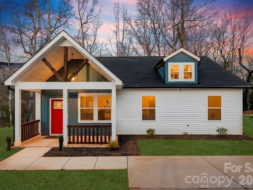 516 Mulberry Street, Cherryville, NC 28021.  MLS# CAR4330104, YatesRealty ID 5141. 
