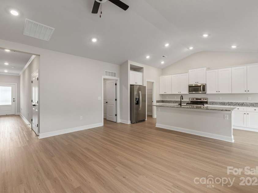 7015 Jerimoth Drive, Charlotte, NC 28215.  MLS# CAR4240517, YatesRealty ID 5141. 