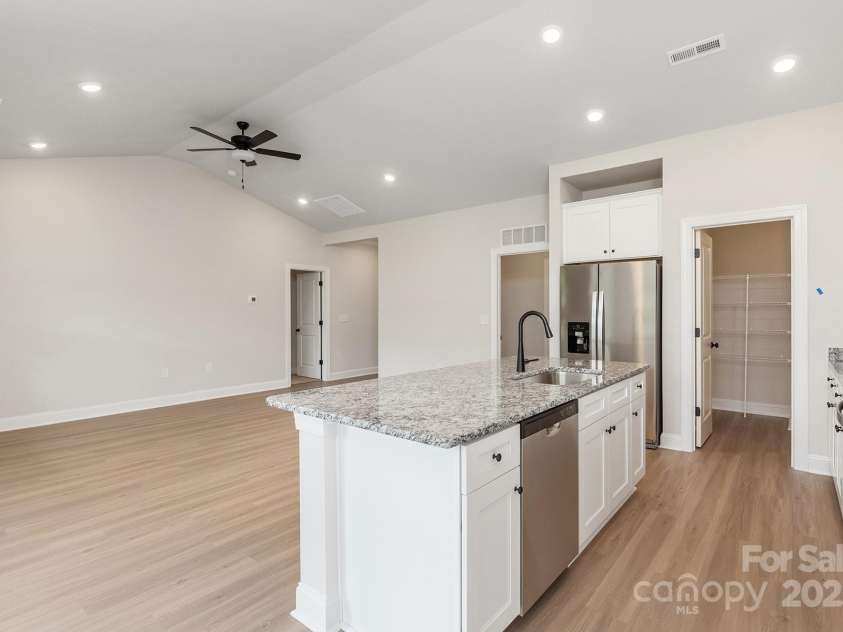 7015 Jerimoth Drive, Charlotte, NC 28215.  MLS# CAR4240517, YatesRealty ID 5141. 