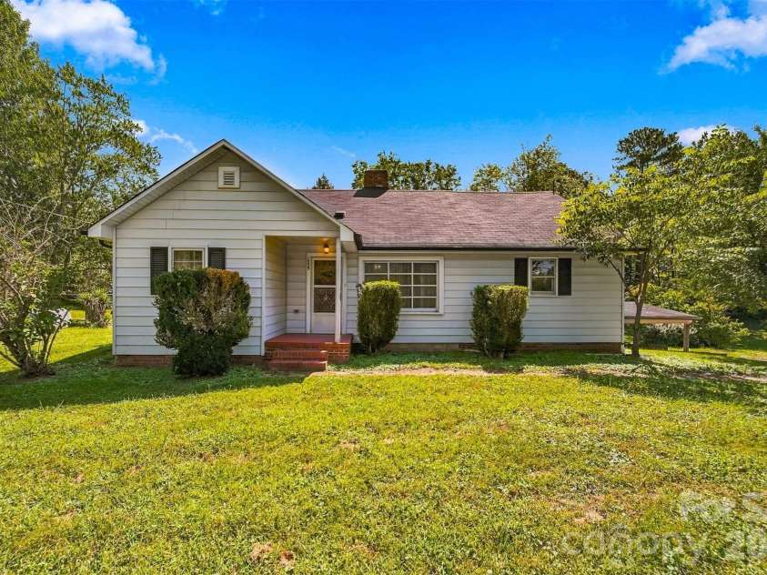 2529 Morganton Boulevard, Lenoir, NC 28645.  MLS# CAR4405261, YatesRealty ID 51410. 
