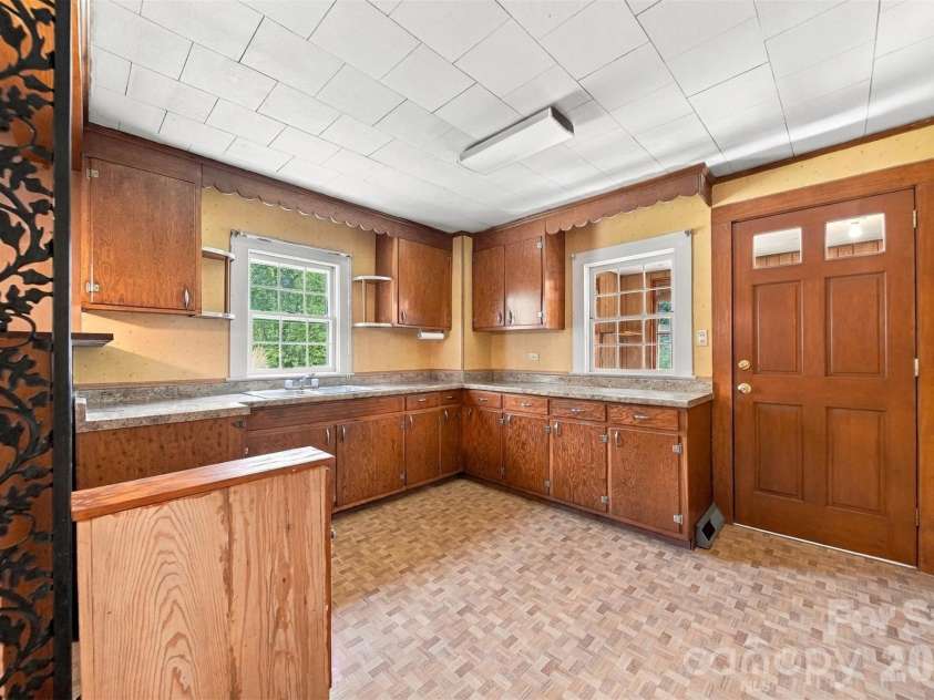 2529 Morganton Boulevard, Lenoir, NC 28645.  MLS# CAR4405261, YatesRealty ID 51410. 