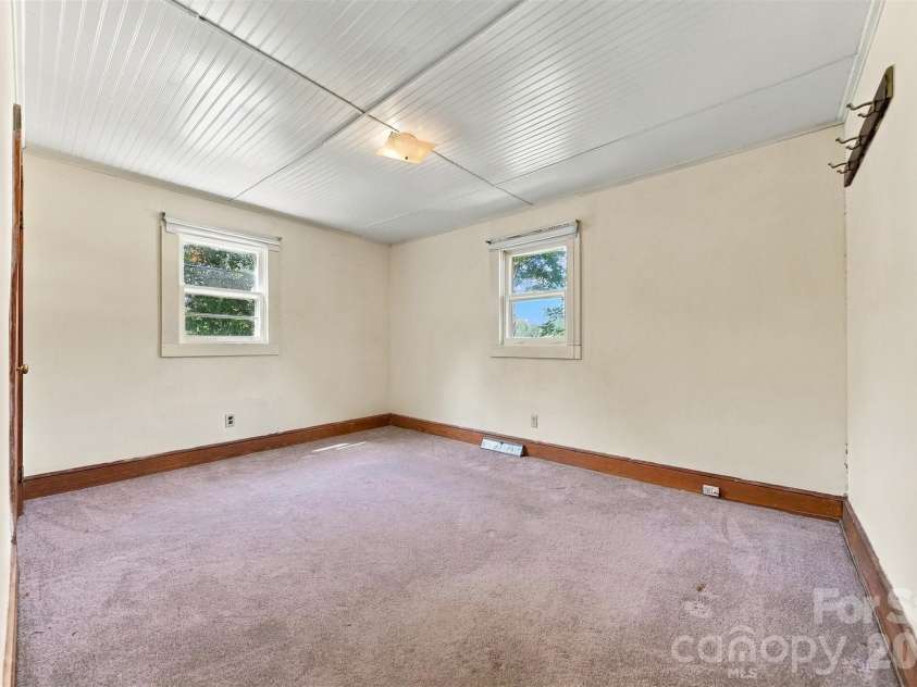 2529 Morganton Boulevard, Lenoir, NC 28645.  MLS# CAR4405261, YatesRealty ID 51410. 