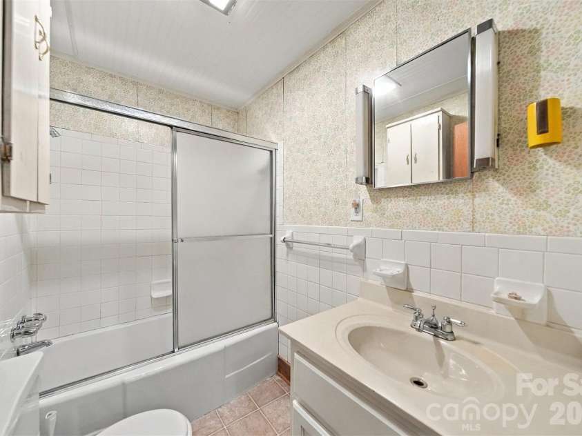 2529 Morganton Boulevard, Lenoir, NC 28645.  MLS# CAR4405261, YatesRealty ID 51410. 