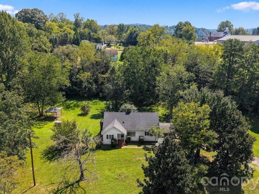 2529 Morganton Boulevard, Lenoir, NC 28645.  MLS# CAR4405261, YatesRealty ID 51410. 