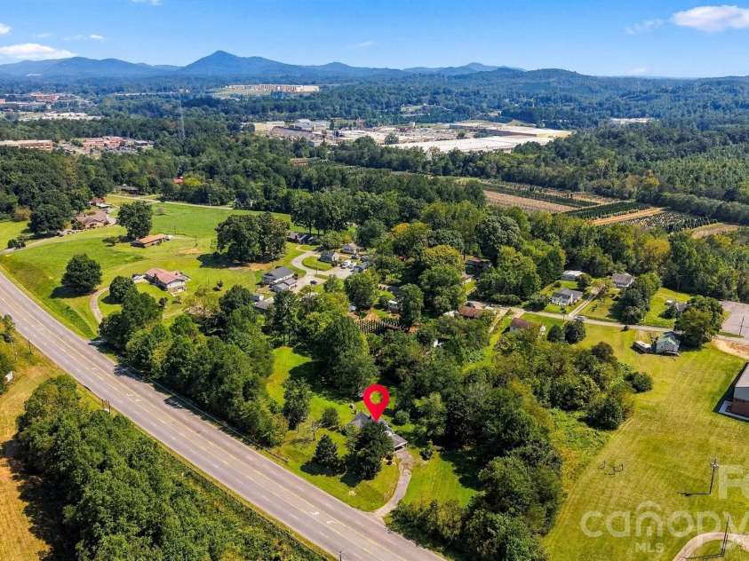 2529 Morganton Boulevard, Lenoir, NC 28645.  MLS# CAR4405261, YatesRealty ID 51410. 