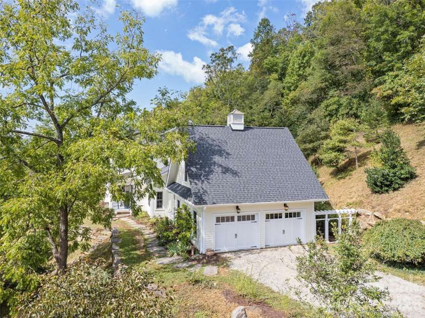 3827 Liner Creek Road, Clyde, NC 28721.  MLS# CAR4425350, YatesRealty ID 51412. 