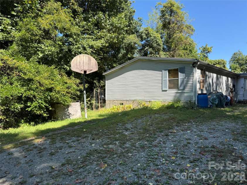 137 Nancy Mountain Road, Rosman, NC 28772.  MLS# CAR4425697, YatesRealty ID 51413. 