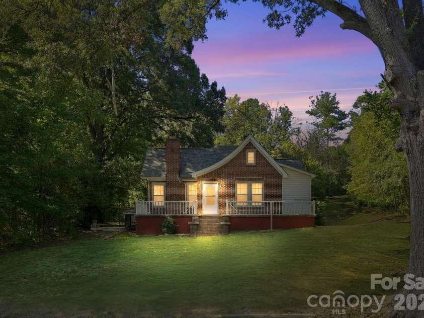 363 Corban Avenue, Concord, NC 28025.  MLS# CAR4424449, YatesRealty ID 51417. 